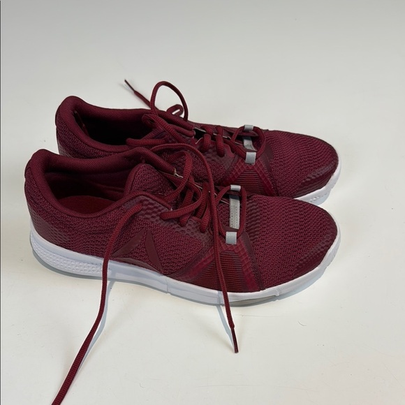 Reebok Burgundy Sneakers Bold Low-Top Design - Picture 9 of 10